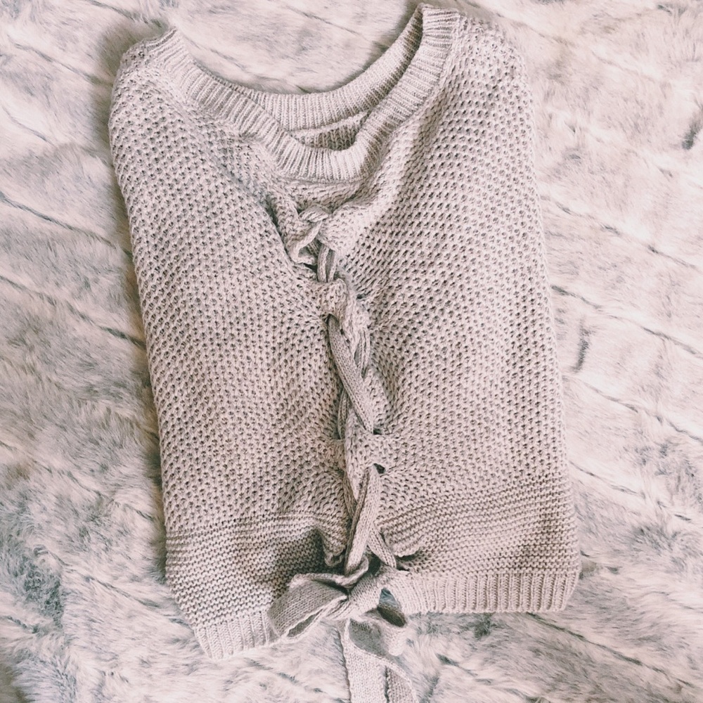 Tie back express sweater warm grey in color
